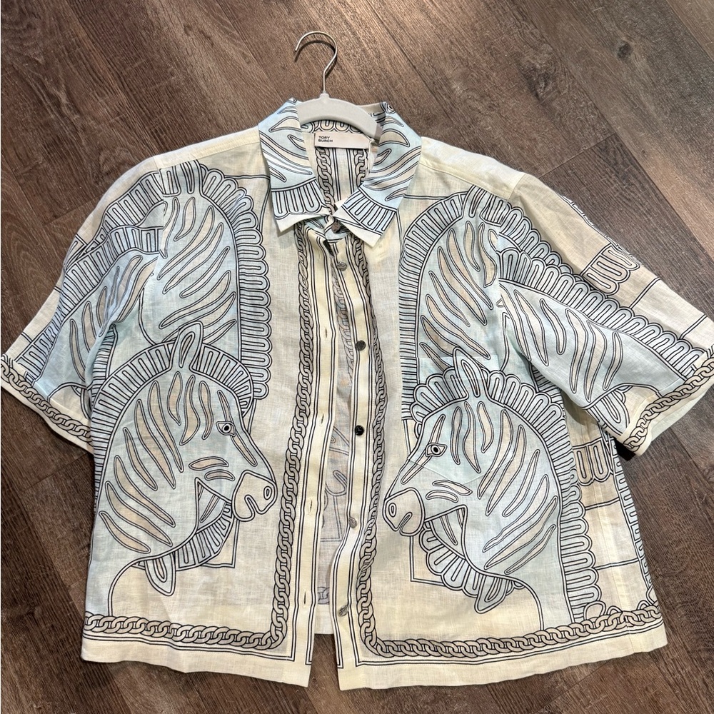 Women’s printed camp shirt. NWT. Size Large